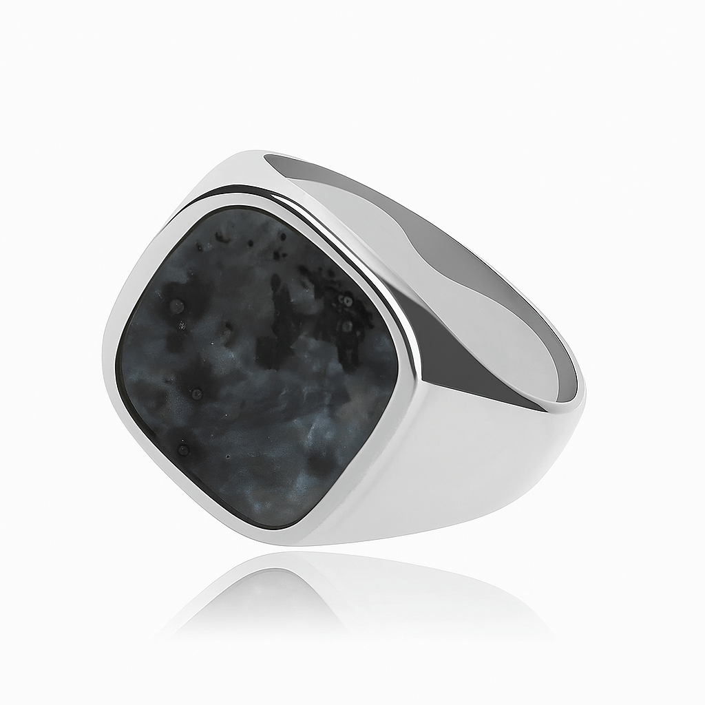 Anillo cuadrado con piedra