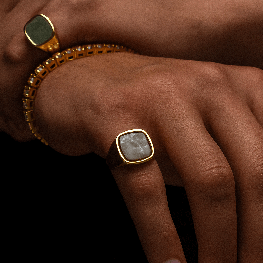 Anillo cuadrado con piedra