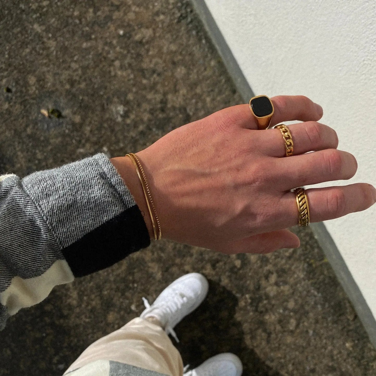 Anillo cuadrado con piedra