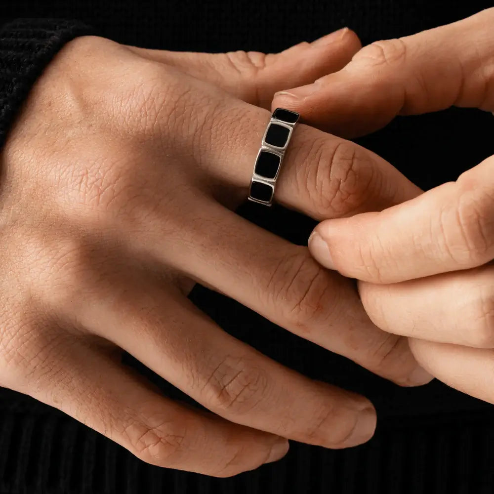 Anillo con piedras