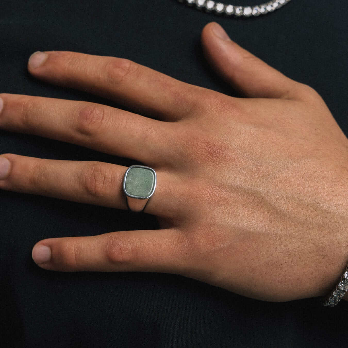 Anillo cuadrado con piedra