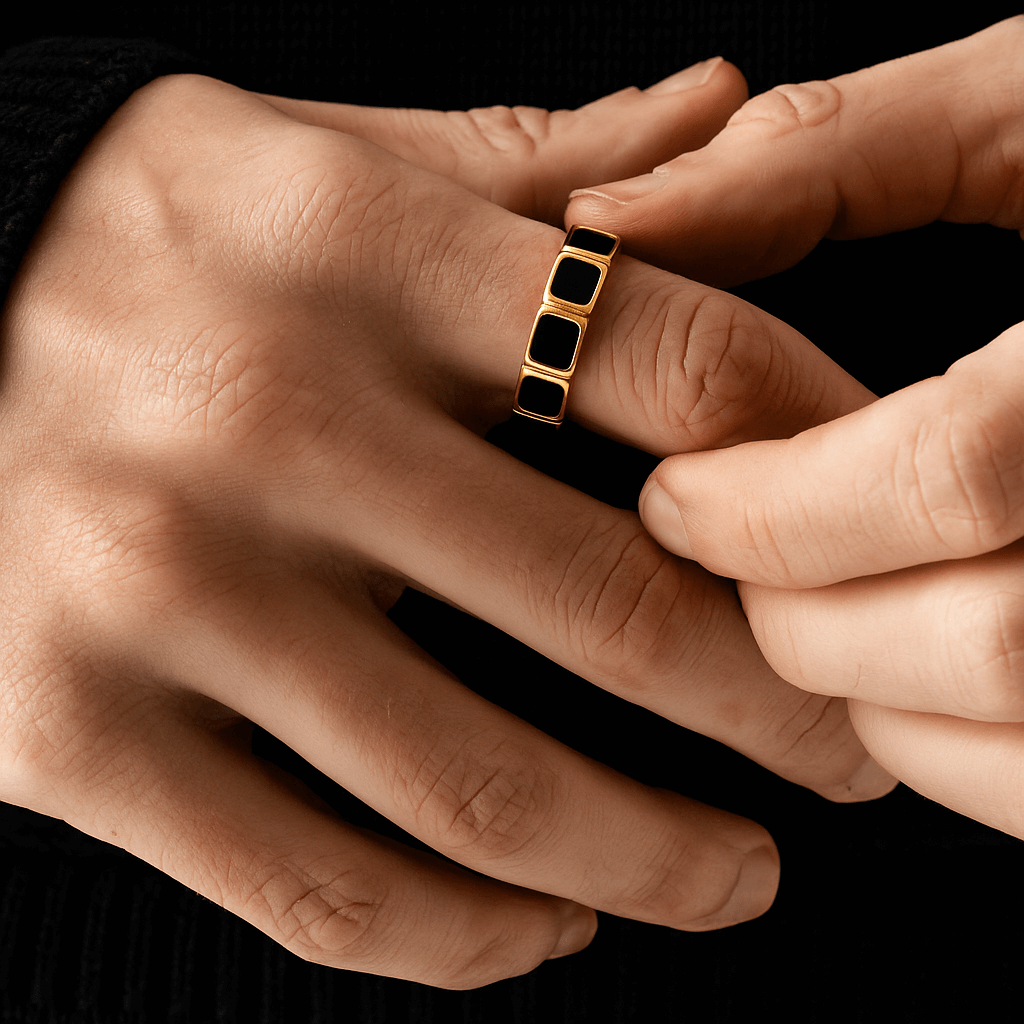Anillo con piedras