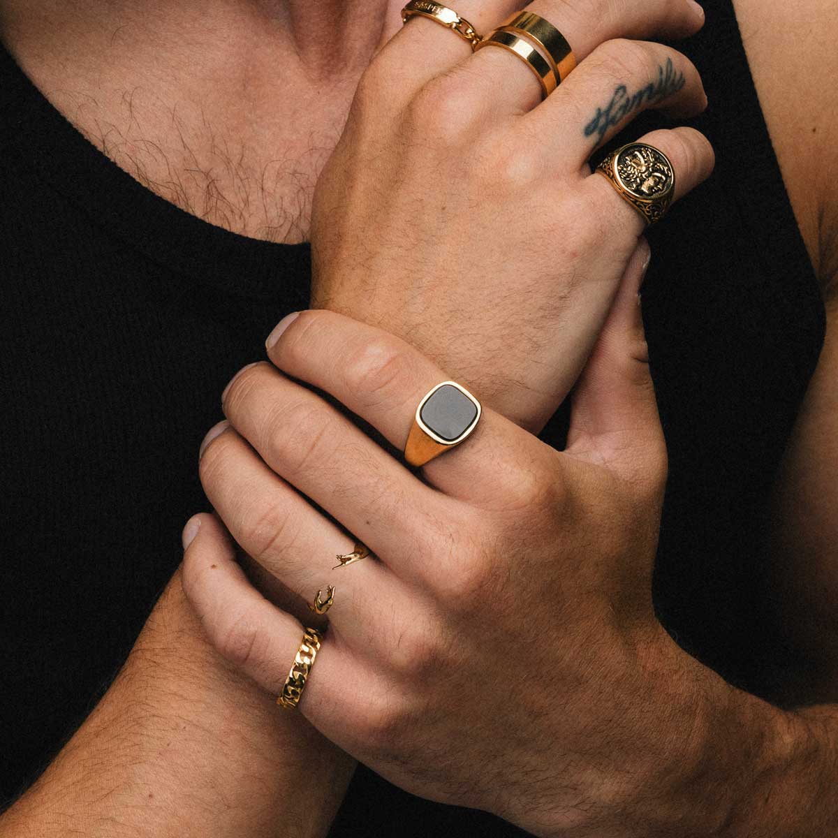 Anillo cuadrado con piedra
